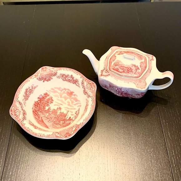 Johnson Brothers Old Britain Castles Pink Teapot and bowl
